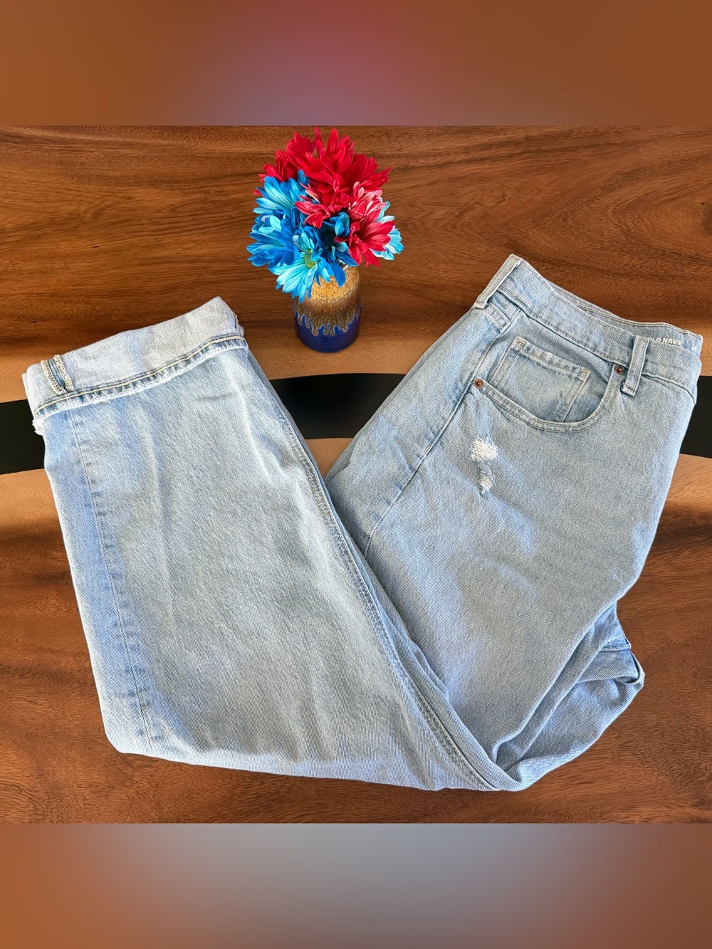 Old Navy 8 Slouchy Straight Leg Light Wash High-Rise Button Fly Mom Jeans